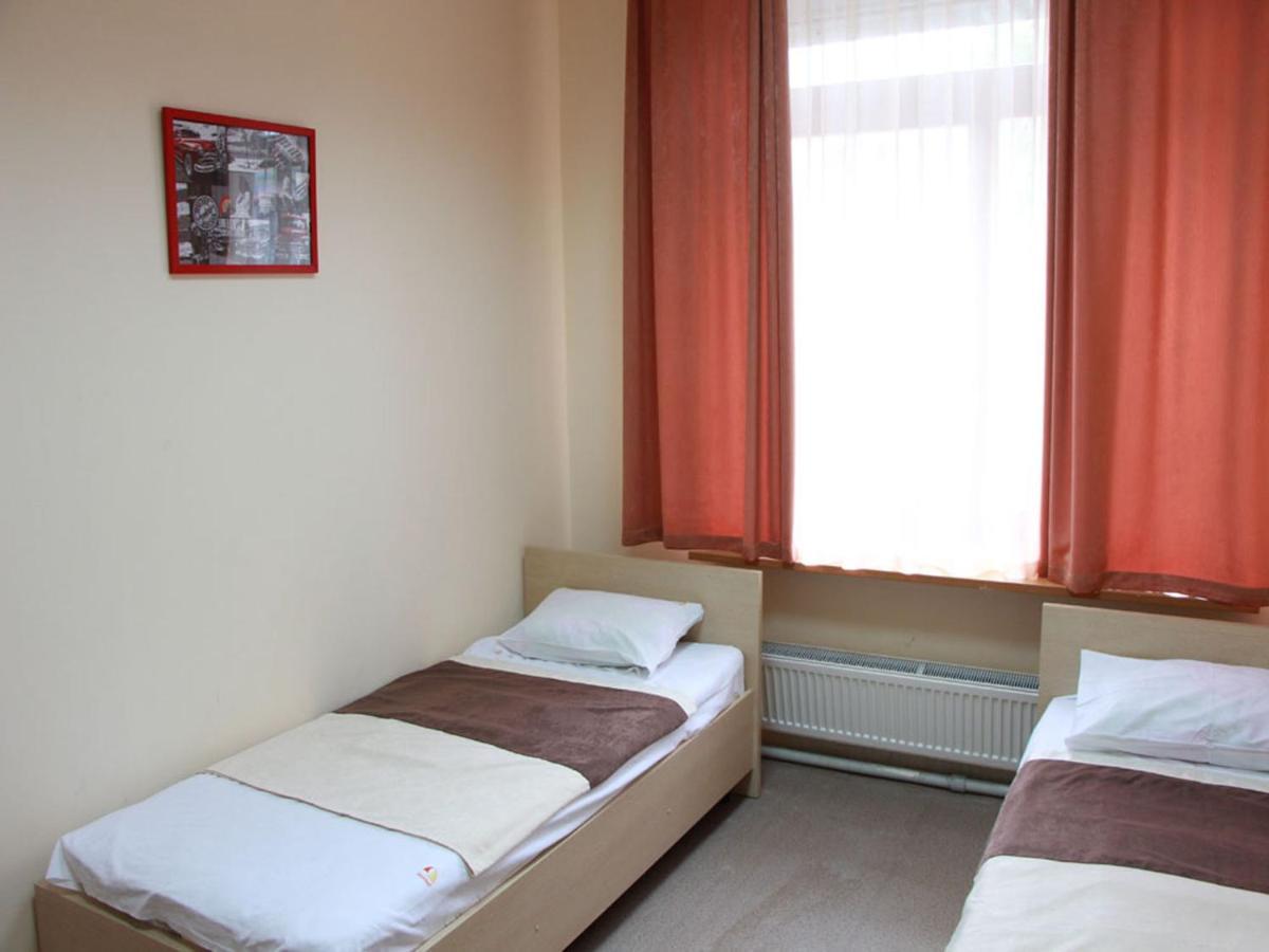 Hostel Podolski Plus Kiev Esterno foto
