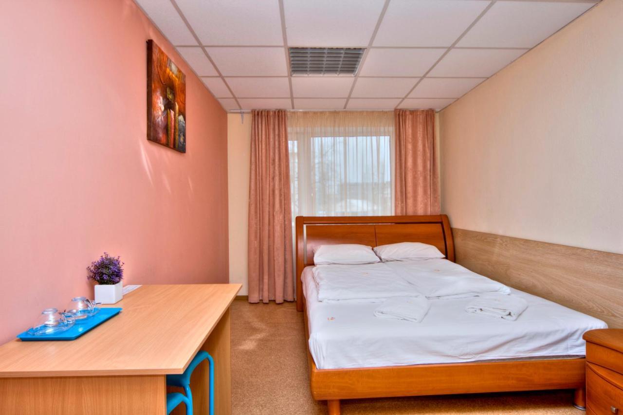 Hostel Podolski Plus Kiev Esterno foto