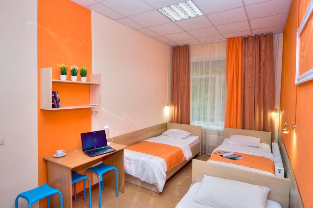 Hostel Podolski Plus Kiev Esterno foto