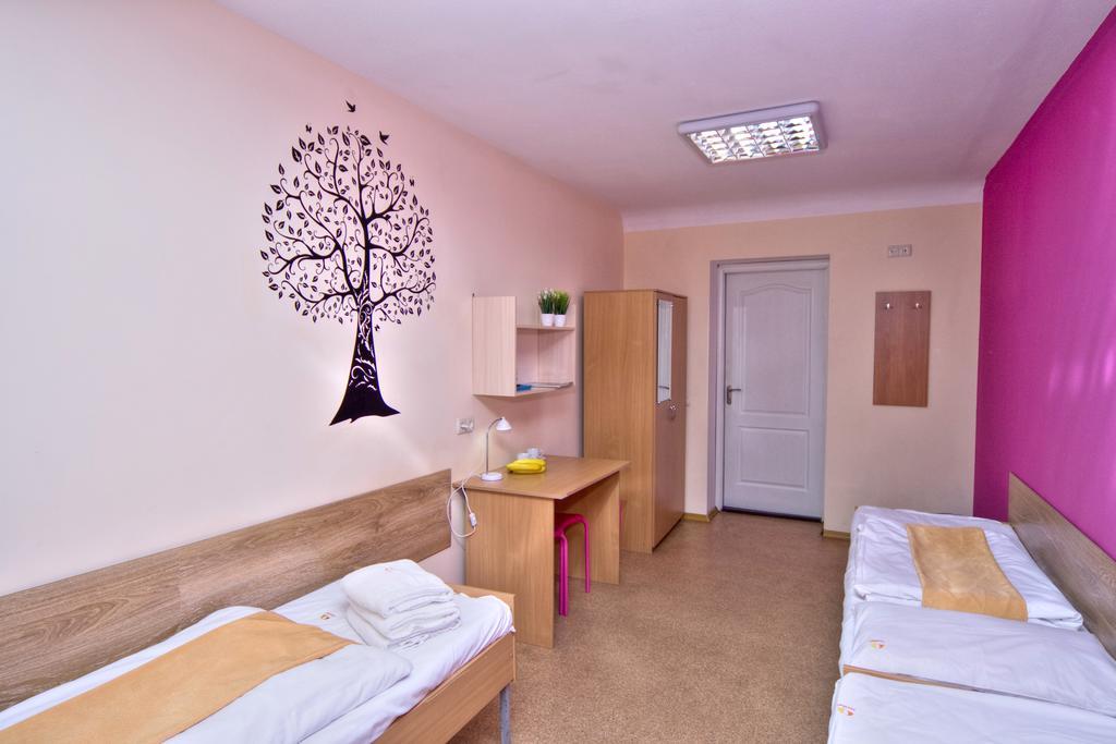 Hostel Podolski Plus Kiev Esterno foto