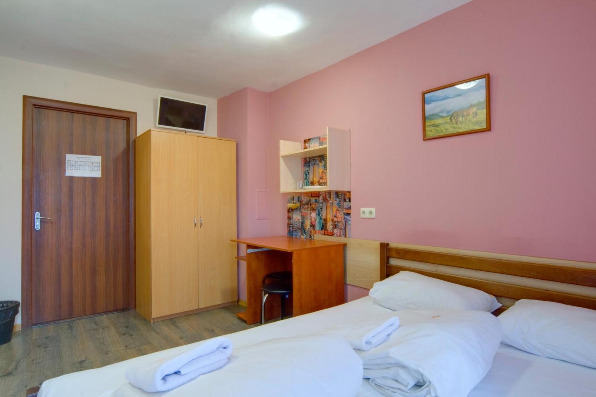 Hostel Podolski Plus Kiev Esterno foto