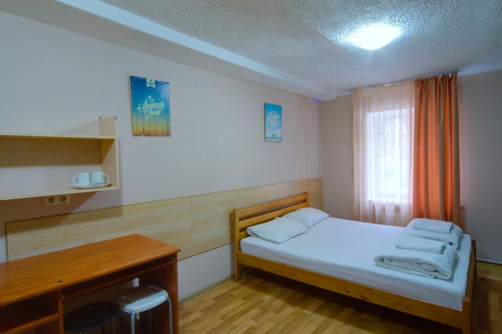 Hostel Podolski Plus Kiev Esterno foto
