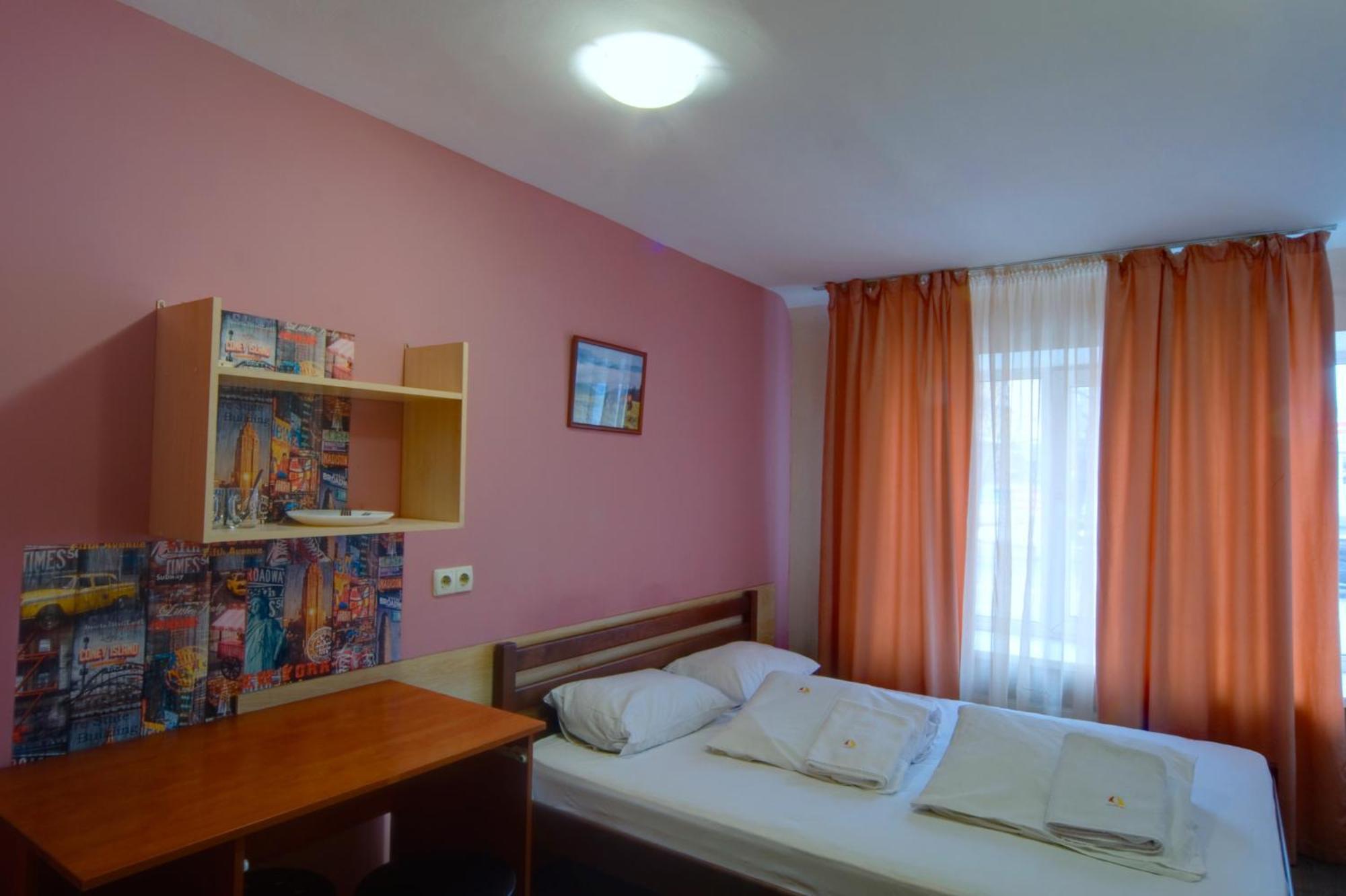 Hostel Podolski Plus Kiev Esterno foto