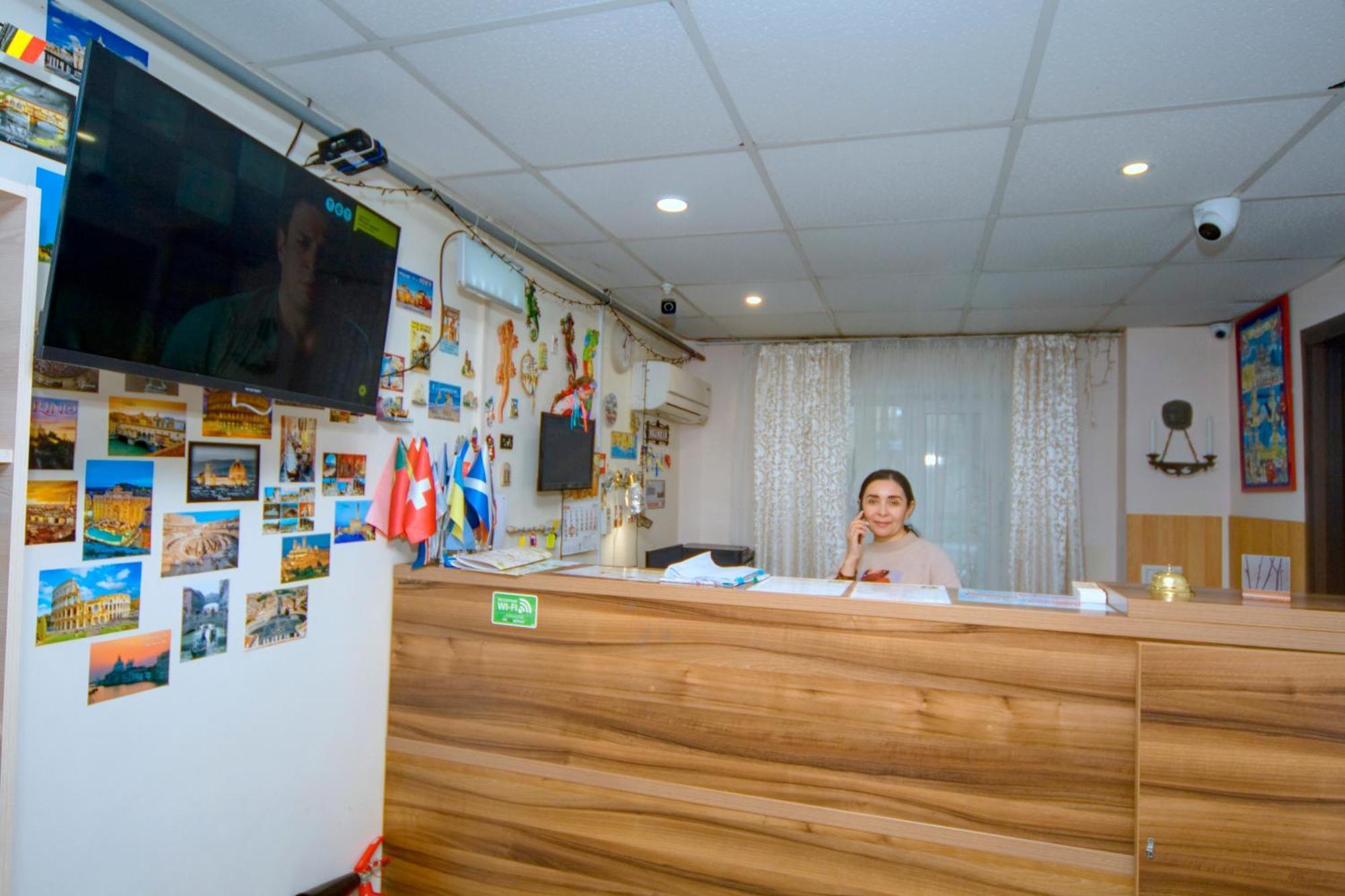 Hostel Podolski Plus Kiev Esterno foto