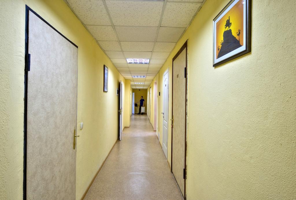 Hostel Podolski Plus Kiev Esterno foto